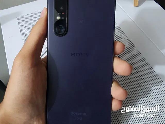 sony Xperia 1iii ذاكره 256gb رام12gb للبيع بحاله ممتازه ما بي اي خلل اللون بنفسجي