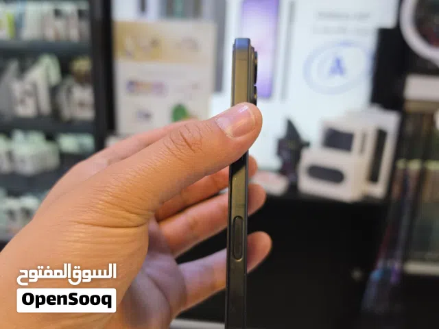 ايفون (16) بحالة ممتازة ( 128 جيجابايت) بسعر مميز