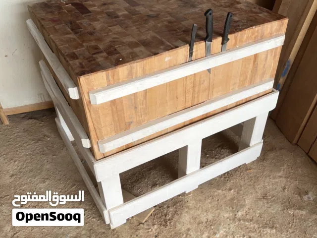 قرمة جزار مصنوعه من خشب الزان الأحمر الصلب .حسب المواصفات الصحية.