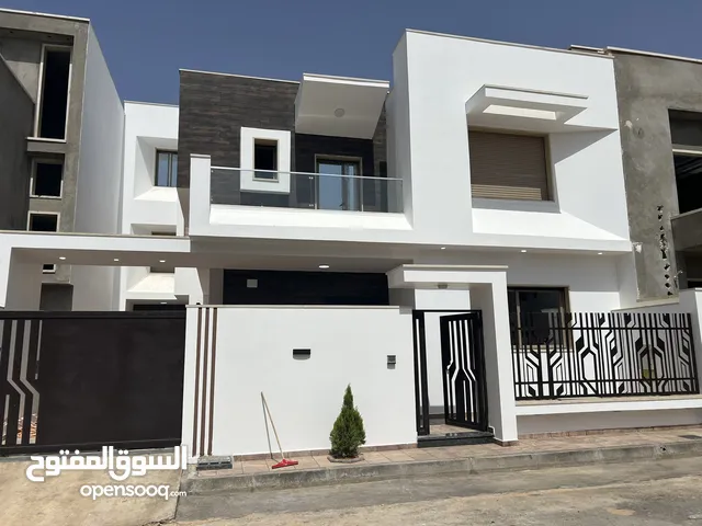 495 m2 4 Bedrooms Villa for Sale in Tripoli Al-Serraj