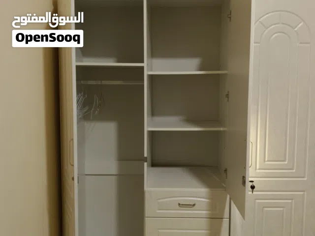 خزانة ملابس (دولاب) 4 أبواب بحالة ممتازة كالجديدة تماماً - للبيع المستعجل