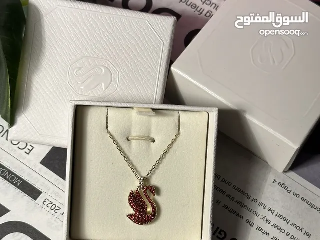 سلسال من سوارفسكي بجميع ملحقاته ذهبي