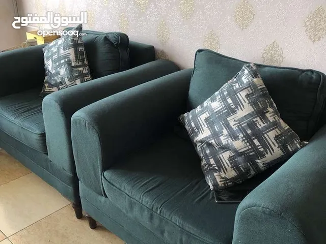 غرفة جلوس مستعملة نظيفة