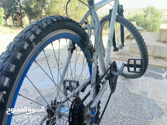 دراجه هوائيه شبه جديد للبيع بسعر مغري دااخل المفرق (بسكليت.