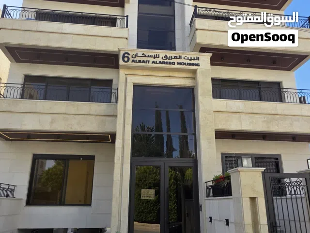 شقة ارضية مميزة للبيع في البنيات قرب شارع المطار مساحة 133 م2 مع تراس وكراج 60م2