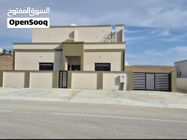 200 m2 4 Bedrooms Townhouse for Sale in Dhofar Taqah