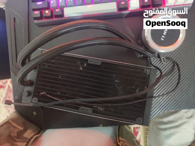 مبرد ليان لي حجم 240 للبيع (يحتاج تبديل سائل )   lian Li cooler size 240mm. need to repair