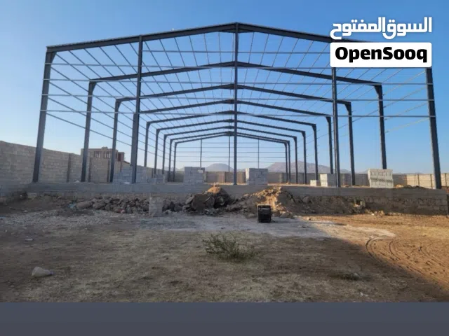 الأعمال الحديدية والمباني المعدنية تشمل تصميم وتصنيع وتركيب الهياكل المعدنية لمختلف التطبيقات، مثل:1