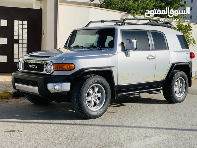 Used Toyota FJ in Tripoli