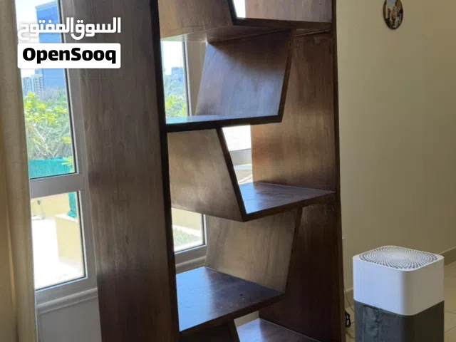 طاولات مع فاترينه