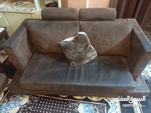 بيع طقم كنب امريمي مع طاولة تلفزيون 30دينار