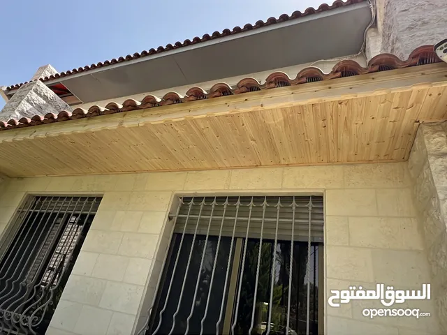 مختصون في أعمال الحدادة والقرميد والديكورات الخارجيه