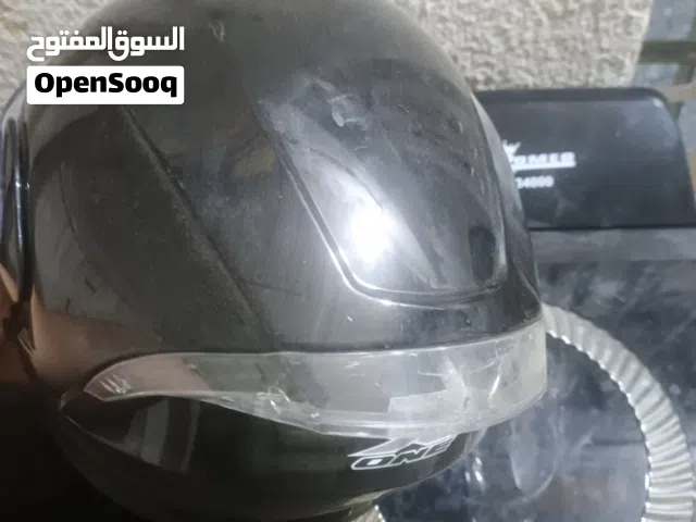 خوذة وصندوك دراجة الخوذة مامستخدمة ابد والصندوك استخدام يومين