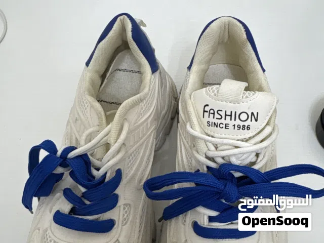 جوتي رياضي مستعمل للنساء والرجال