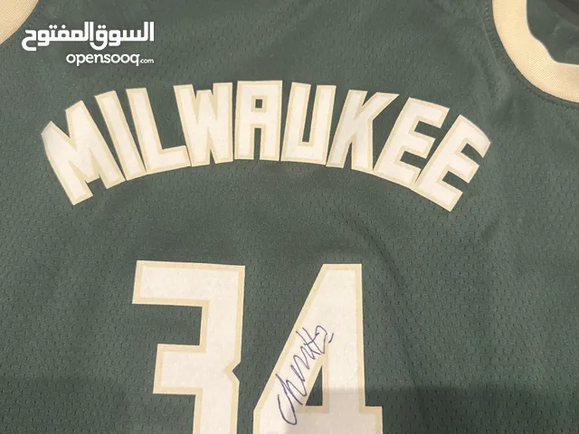 Never worn chunks singed shirt from nba 2022 in Abu Dhabi