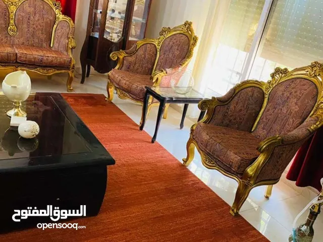 طقم كنب 8 مقاعد مع طربيزه للبيع