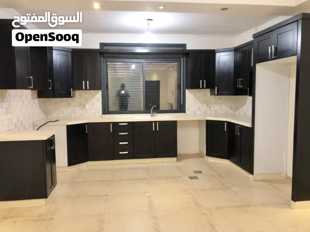 165 m2 3 Bedrooms Apartments for Sale in Ramallah and Al-Bireh Ein Munjid