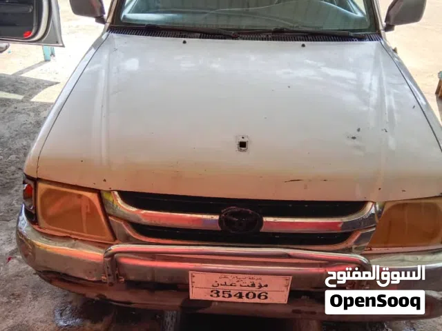 2003 تويوتا هيلوكس Standard