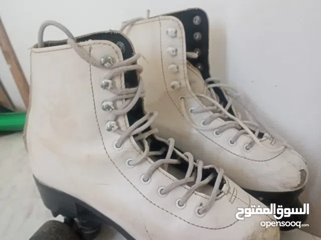 سكيت للبيع بناتي بسعر قابل للتفاوض