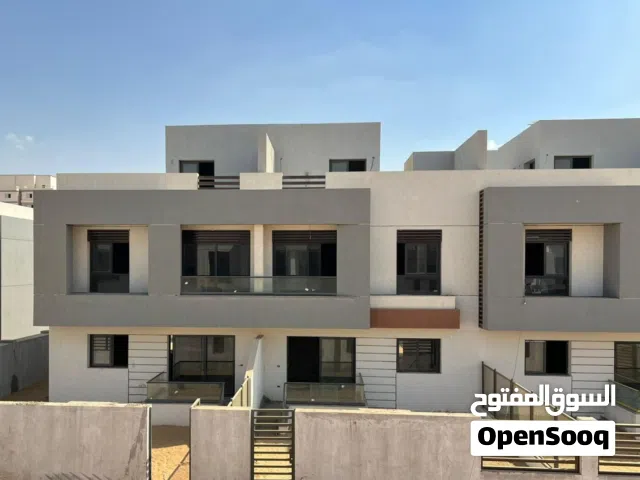 لو بتدور على ڤيلا بسعر لقطة في القاهرة الجديدة مبنية جاهزة للمعاينة وكمان قسط بمقدم 5%