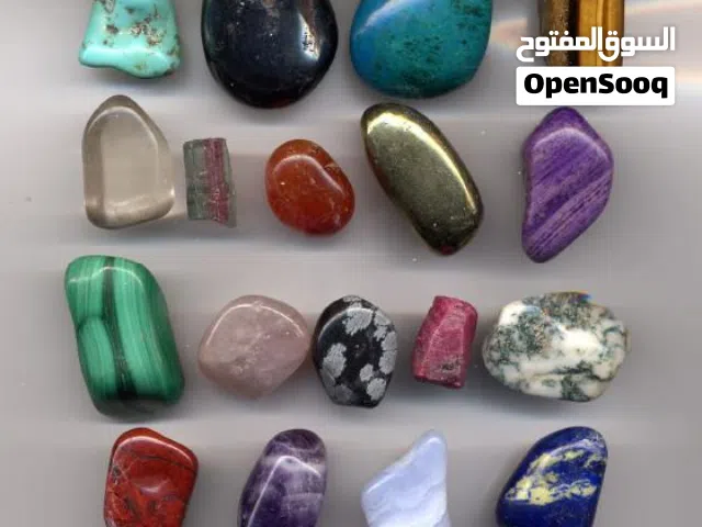 “الاحتراف في الأحجار الكريمة: من الفحص إلى التجارة”