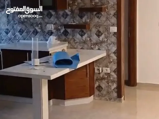 شقه فارغة للايجار في البيره في شارع القدس قرب عرابي