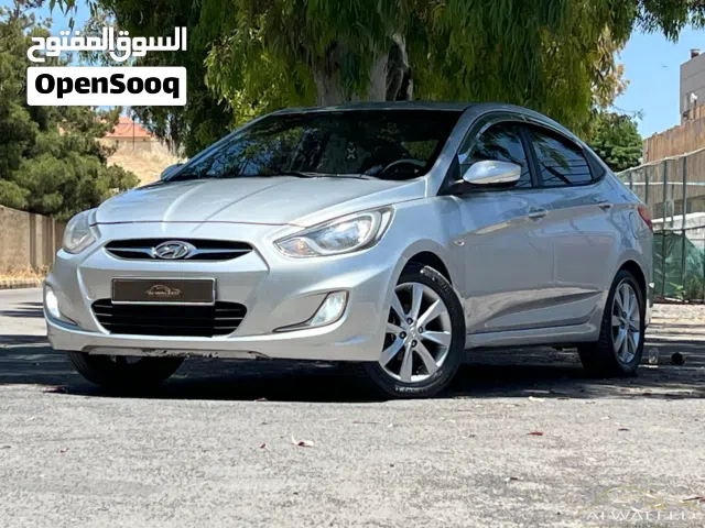 2011 هيونداي اكسنت Standard