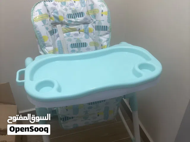 كرسي طعام وتخت اطفال للبيع