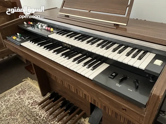 Piano Yamaha Arius بحالة ممتاز