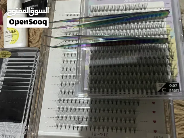 رموش  وادوات تركيب الرموش من برايمر من صمغ من مزيل وملاقط وكم نوع رموش أصليات بس مرة مستخدمتهن