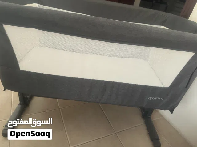 سرير أطفال جونيور بحالة ممتازة ونظيف جدا