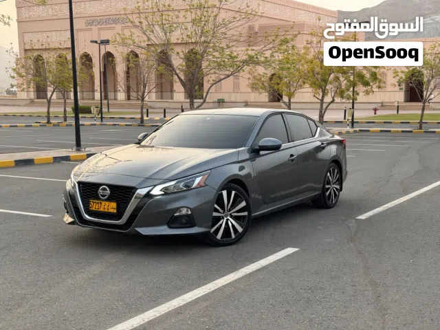 2020 نيسان التيما SR
