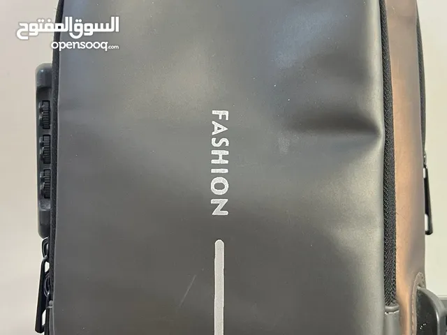 حقيبة ظهر ( سعر 15.000) مضادة للماء مع رمز حماية وكيبل شحن للجوال