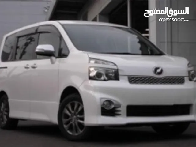 Toyota Voxy Standard in Aden