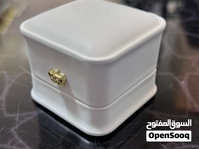 علبة خاتم جلد ابيض