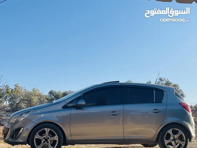 اوبل كورسا للبيع الموديل 2012