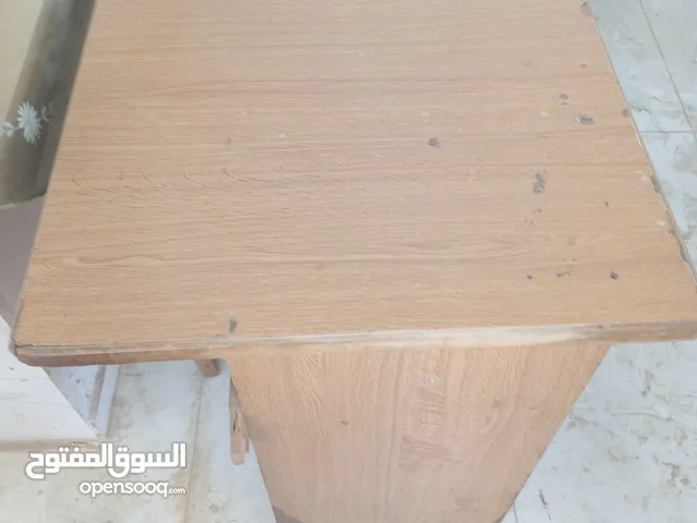 طاولة كمبيوتر او طاولة دراسة تستعمل