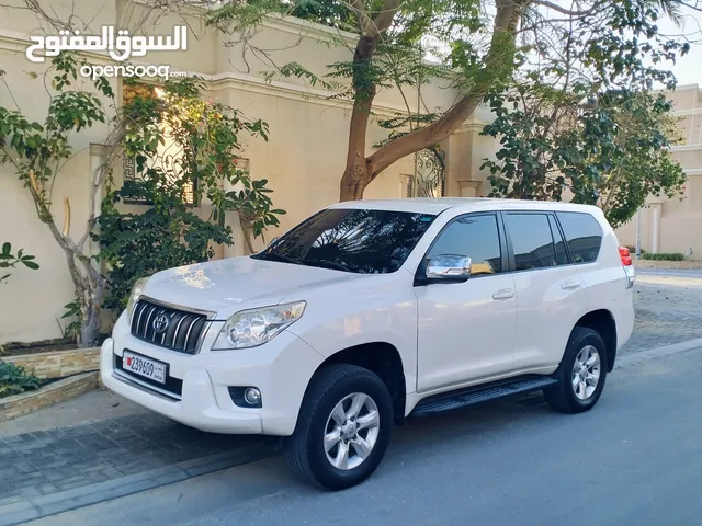 Toyota Prado 2011 V4 second owner Lady use no accidents only 2 secratches 179000km passing