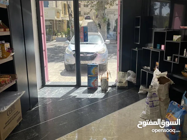 محل تجاري في المصيون مكون من طابقين بمساحة 160 متر مقابل بنك الصفا الشارع الرئيسي