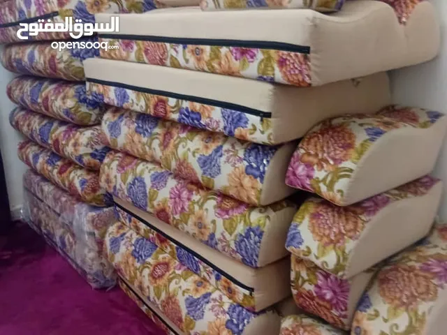 جلسة للبيع بحالة ممتازة مع بساط وممر ويجادة كاملة 1500 قابل للنقاش