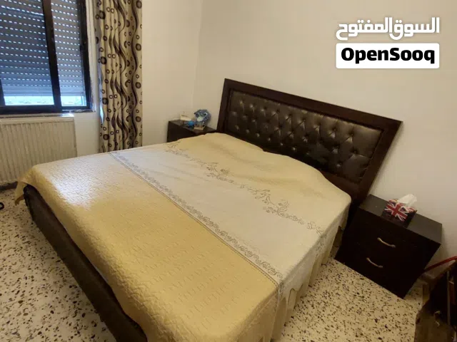 غرفه نوم بحاله جيده للبيع كامله مكمله مع فرشة و برادي