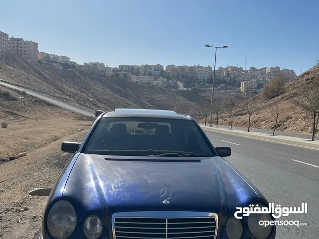 مرسيدس E200 للبيع بسعر مميز