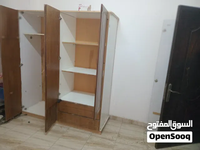 خزانه ملابس للبيع بحاله جيده لعدم الحاجه