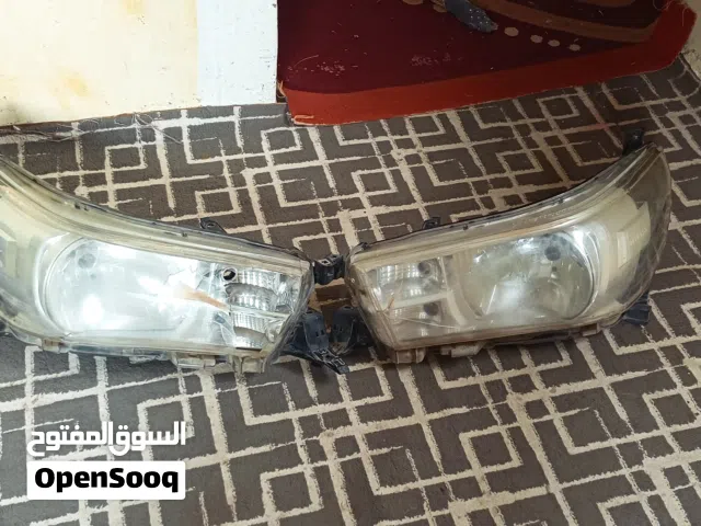كشافات هليلكس مستخدمه وكاله نضيفه وواحد يحياج لها زجاج خارجي فقط