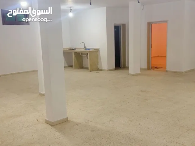 مخزن للايجار الشهري