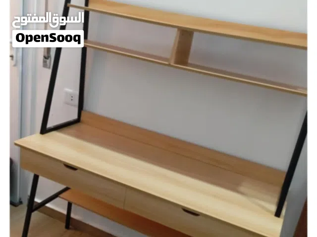 مكتب دراسي شبه اجديد