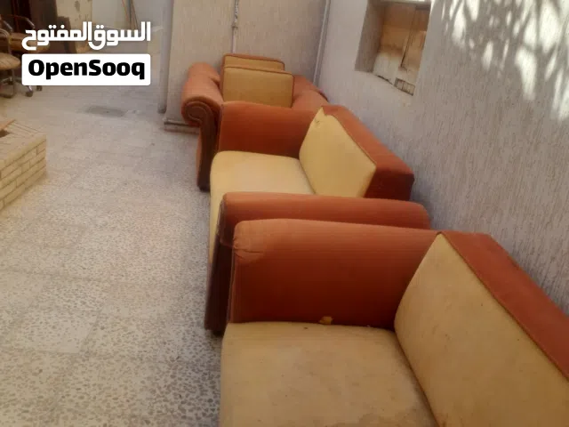 صالون في حالة جيدة نضام أستقبال أو أستراحة