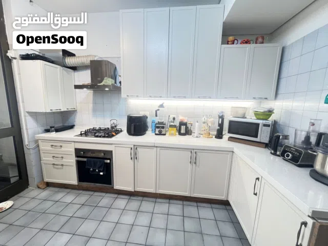 كاونتر hdf تفصال الاصلي  السطح كوارتز ويا سنك وخلاط ثلاثي  وخلاط اسالة تغليف ارجل متحرك دبل ملحق 3 ك