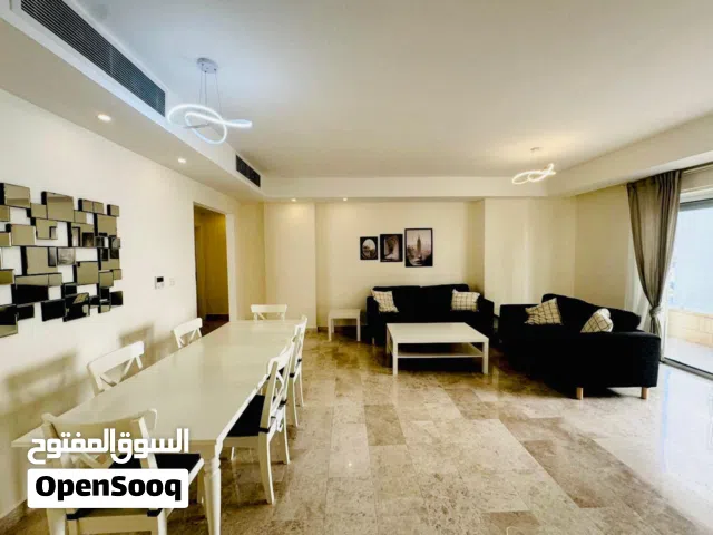شقه مميزه للإيجار في ( كومباوند السلام) منطقة الدوار الرابع /الحي الدبلوماسي