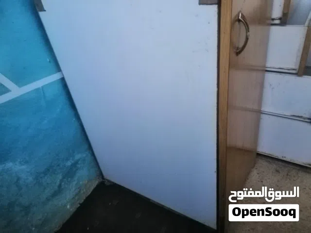 خزانات مطبخ خشب لاتيه مع مجلى للبيع نظاف